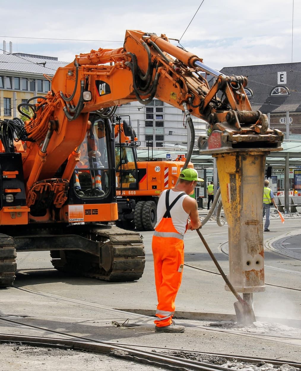 Revisión de maquinaria forestal antes de campaña con lista de chequeo